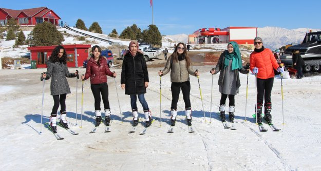 KYK öğrenciler kayak öğrenme fırsatı yakaladı