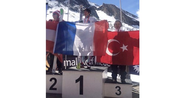 Ayşe Kader Yavuz kayakta dünya üçüncüsü oldu