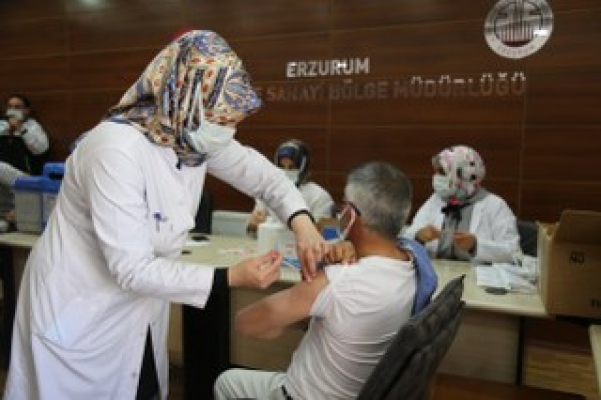 OSB'lerde mobil ekipler Kovid-19 aşısı uygulamasına başladı