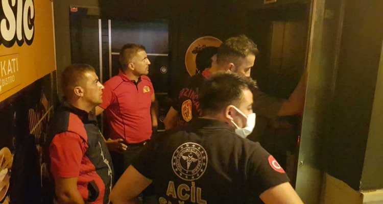 Erzincan'da asansörde mahsur kalan 3 kişi kurtarıldı