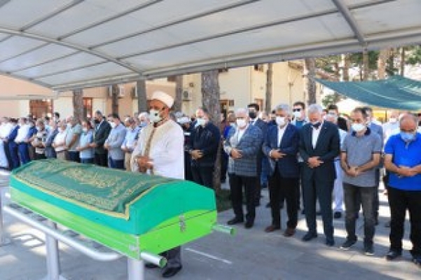 Eski İzmir Valisi Mustafa Toprak'ın vefat eden babası, memleketi Erzincan'da toprağa verildi