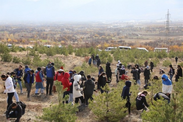 Erzincan’da fidanlar toprakla buluşturuldu