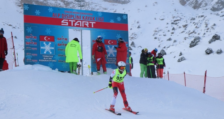Alp disiplini eleme yarışları Erzincan'da başladı