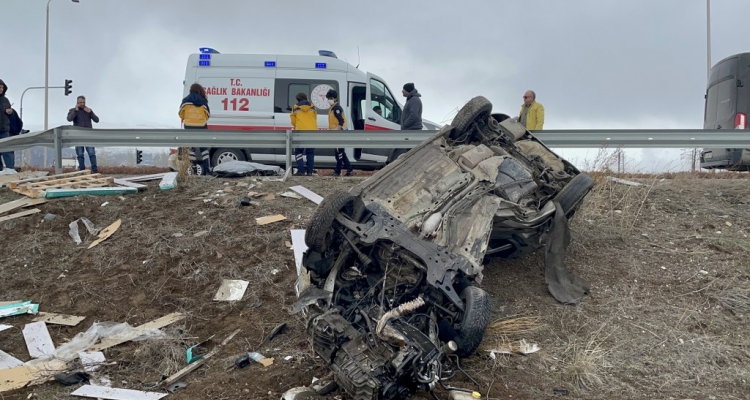 Erzincan'da trafik kazasında 2 kişi öldü