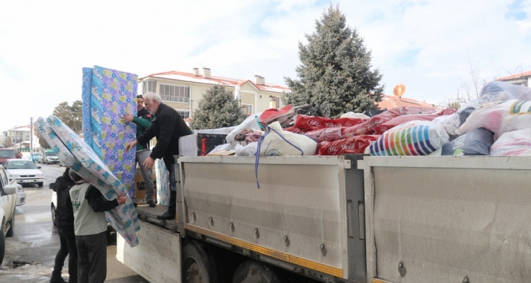 Suriye'ye gıda ve yakacak yardımı gönderildi