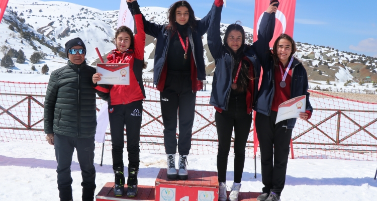 Okul Sporları Dağ Kayağı Türkiye Şampiyonası yapıldı