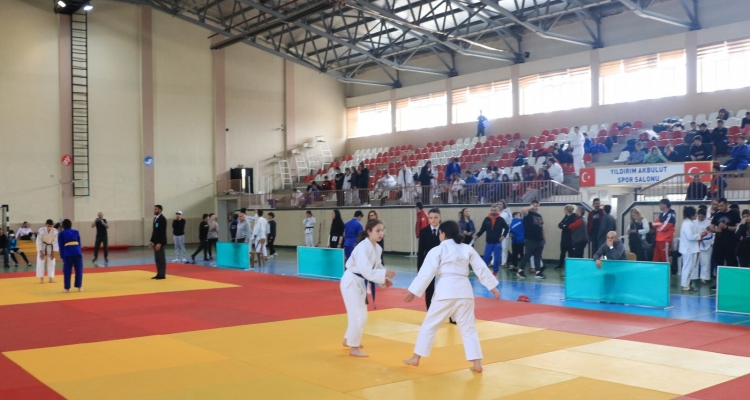 Anadolu Yıldızlar Ligi'nde judo yarı final müsabakaları sona erdi