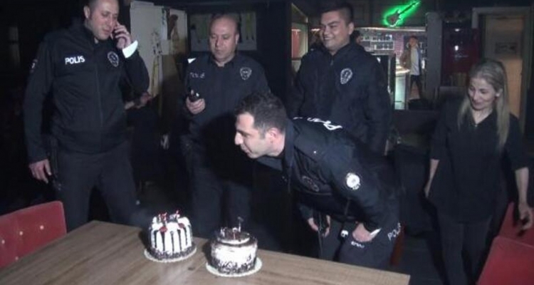 Kavga ihbarına gelen polislere pastalı kutlama