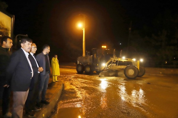 Erzincan Belediyesi tüm araçları ile seferber oldu