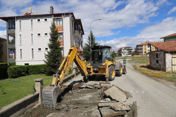 Erzincan Belediyesi üst yapı çalışmalarına devam ediyor