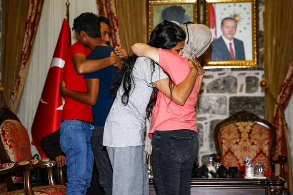 Diyarbakır annelerinin eylemi sayesinde 2 aile daha evladına kavuştu
