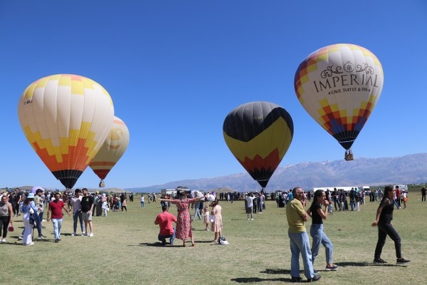 "Erzincanfest 2022" sıcak hava balonu ve "Color Fest" etkinliği