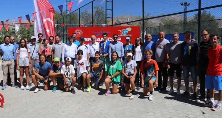 Uluslararası Erzincan Ergan Cup Tenis Turnuvası sona erdi